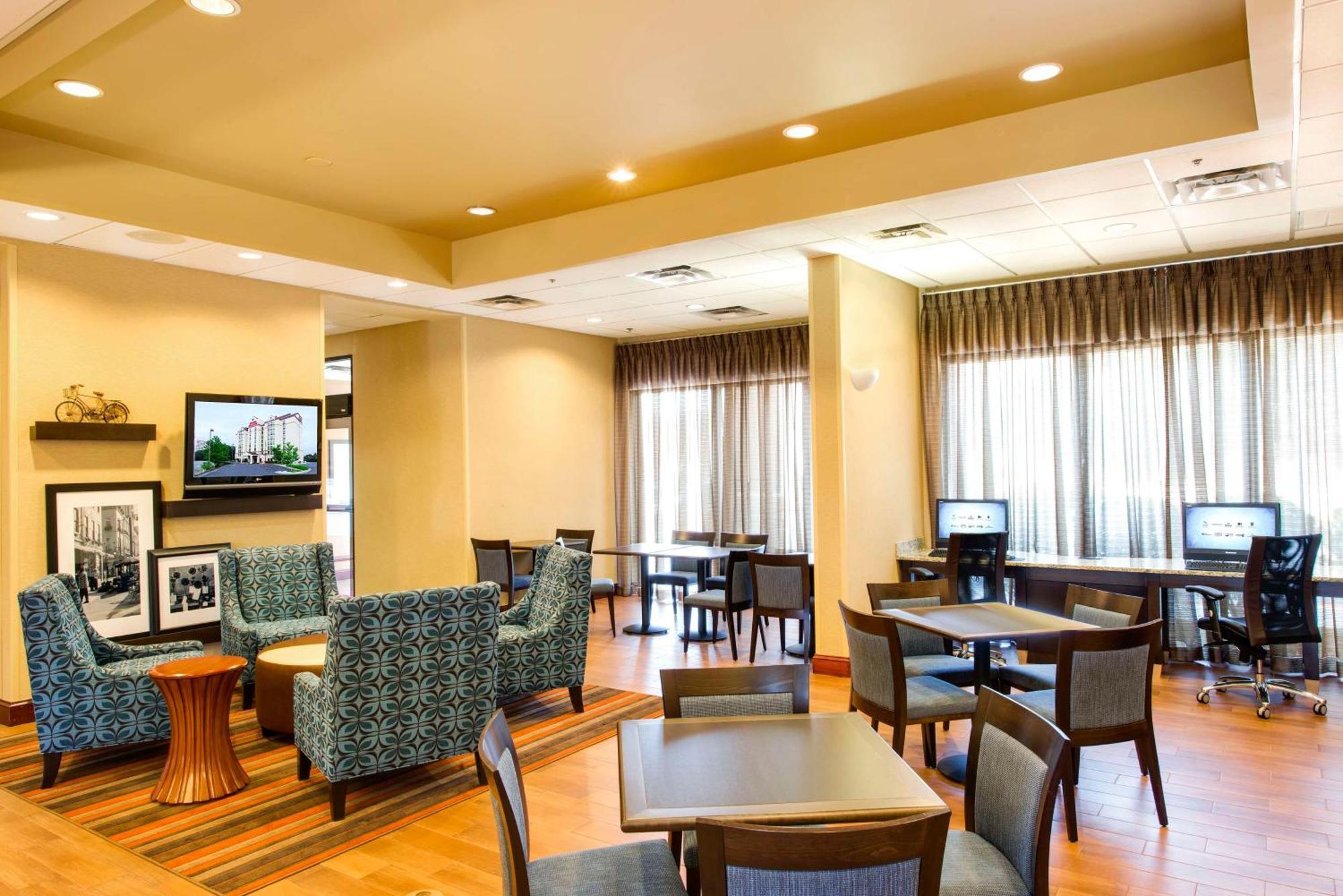 Hampton Inn & Suites Atlanta-Galleria Smyrna Ngoại thất bức ảnh