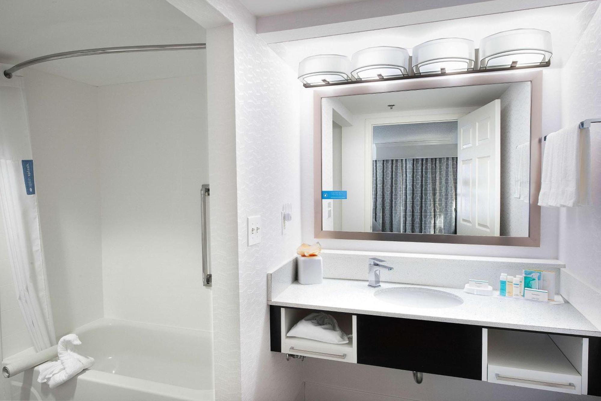 Hampton Inn & Suites Atlanta-Galleria Smyrna Ngoại thất bức ảnh