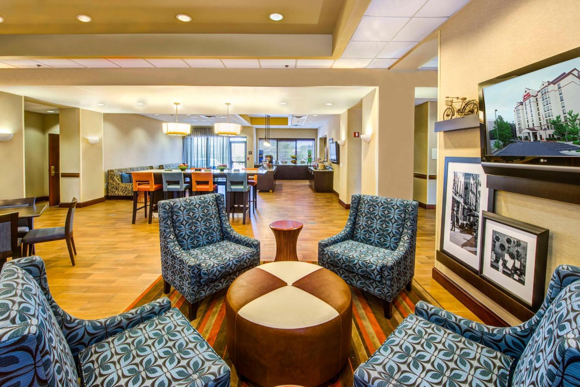 Hampton Inn & Suites Atlanta-Galleria Smyrna Ngoại thất bức ảnh